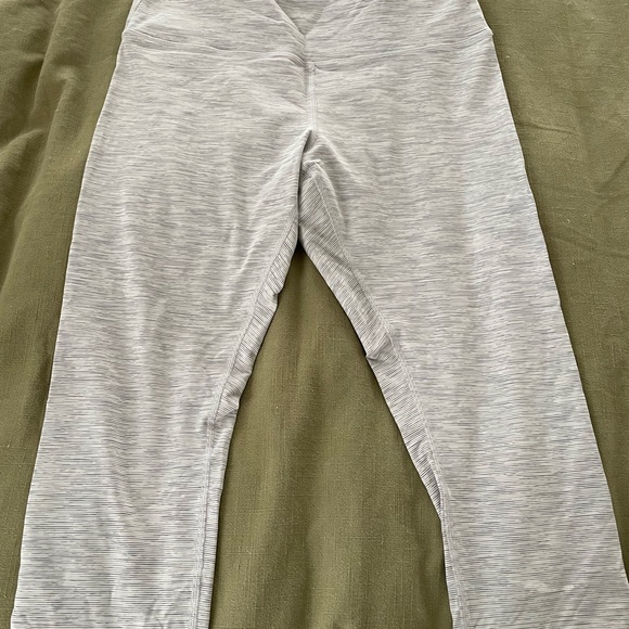 Lululemon Wunder under high rise crop 21” luxtreme 14 - Picture 2 of 3